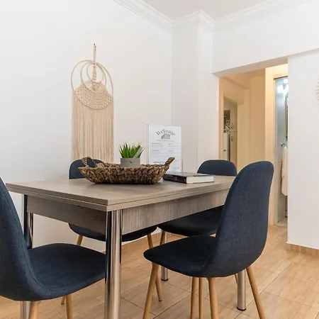 Spacious Peaceful Family 2bd Apartment *